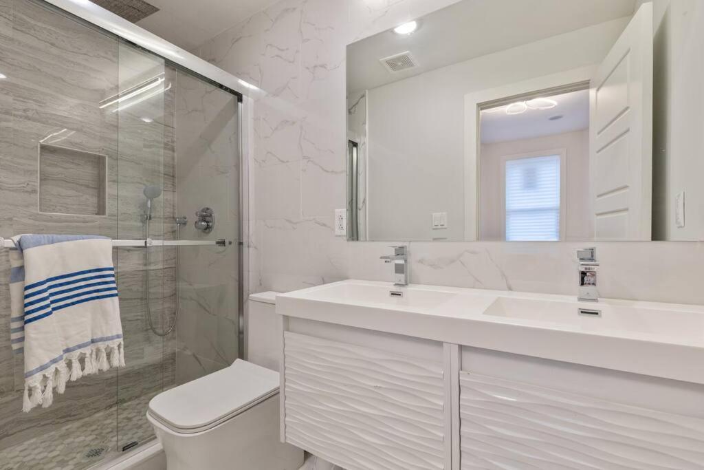 Modern & Spacious 3 Bed & 2 Ba Mins From Nyc