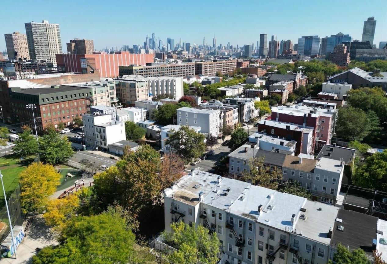 Apartment New! Urban Oasis, Chic 3-br 2-ba Corner Unit, Steps Away From Nyc! Jersey City