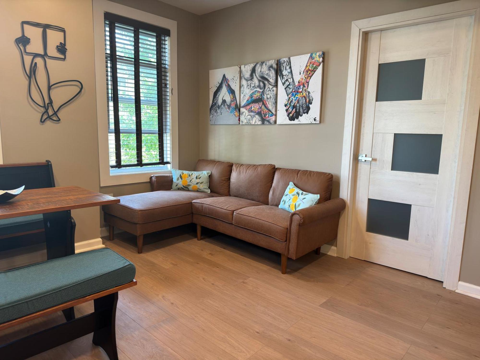 New! Urban Oasis, Chic 3-br 2-ba Corner Unit, Steps Away From Nyc! Jersey City