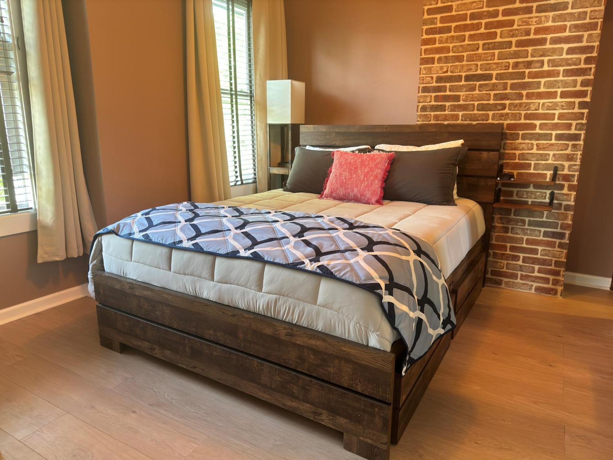Apartment New! Urban Oasis, Chic 3-br 2-ba Corner Unit, Steps Away From Nyc! *