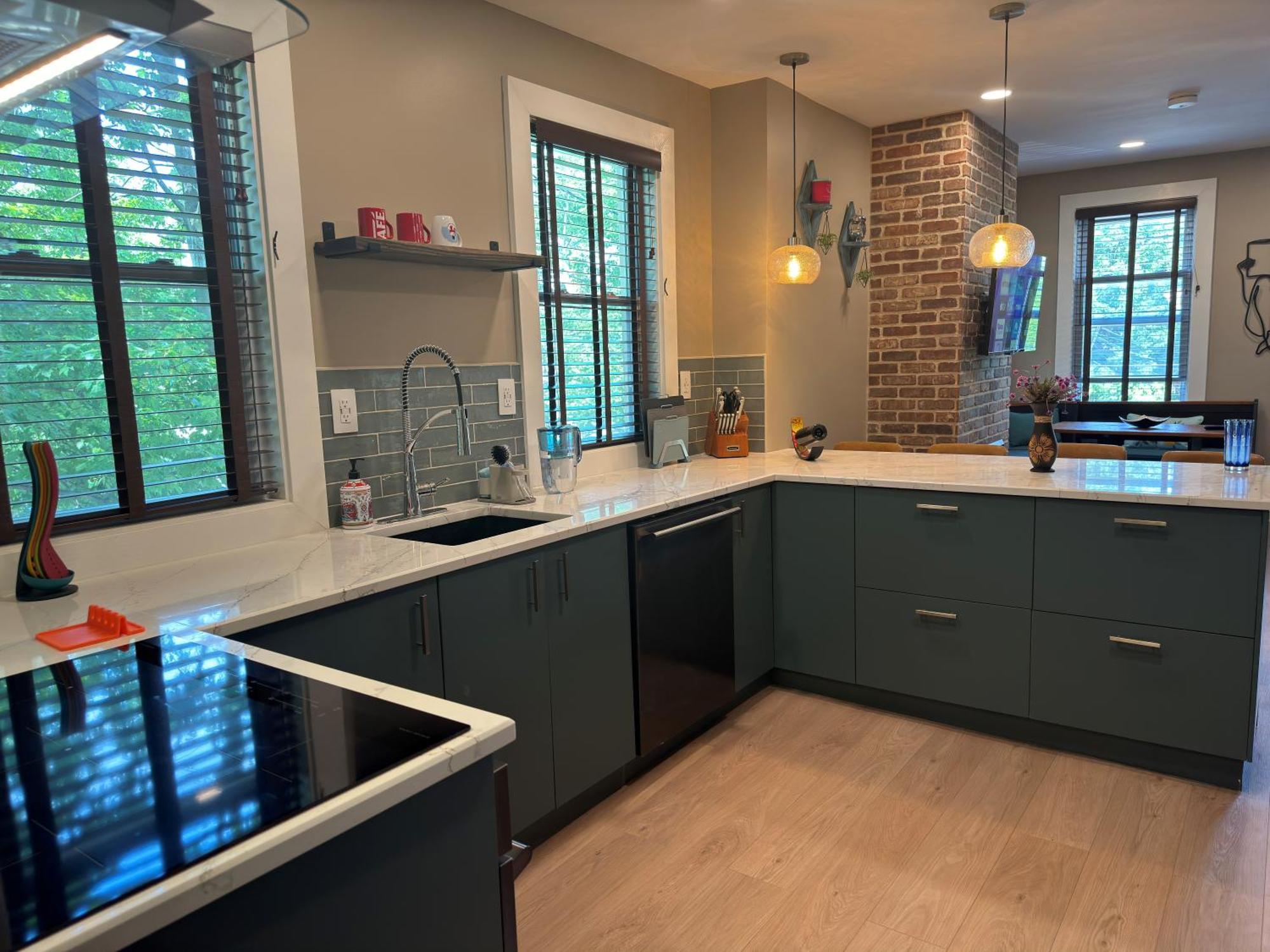 Apartment New! Urban Oasis, Chic 3-br 2-ba Corner Unit, Steps Away From Nyc! *