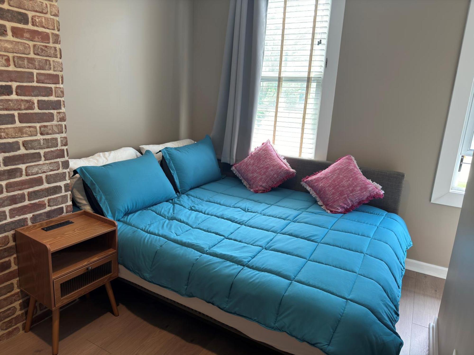 New! Urban Oasis, Chic 3-br 2-ba Corner Unit, Steps Away From Nyc! * Jersey City