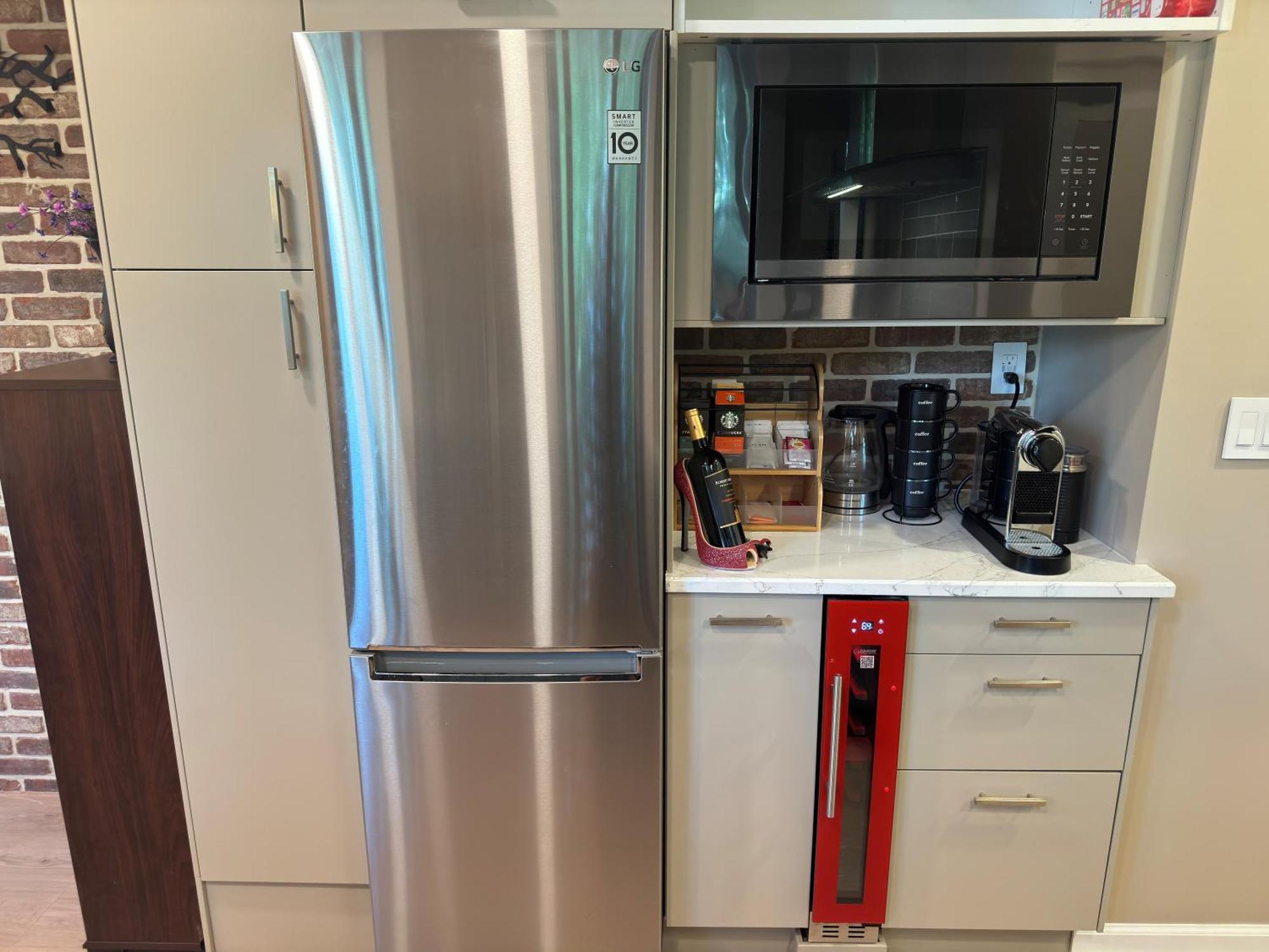 New! Urban Oasis, Chic 3-br 2-ba Corner Unit, Steps Away From Nyc! Apartment