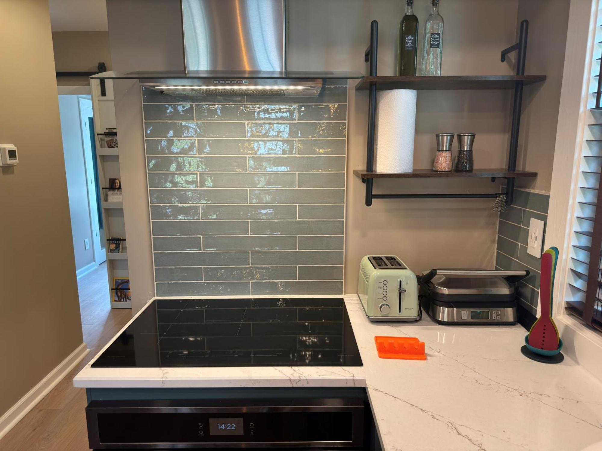 Apartment New! Urban Oasis, Chic 3-br 2-ba Corner Unit, Steps Away From Nyc!