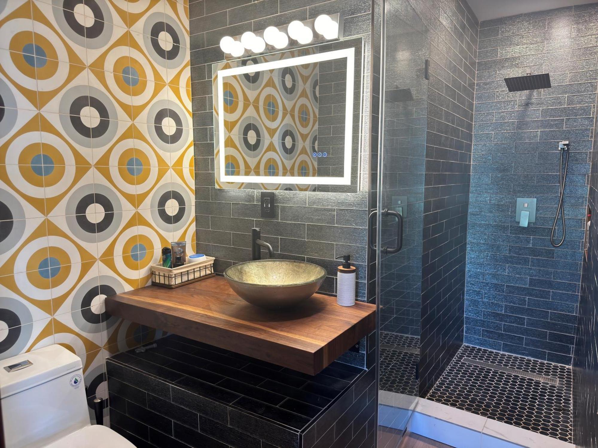 New! Urban Oasis, Chic 3-br 2-ba Corner Unit, Steps Away From Nyc! *