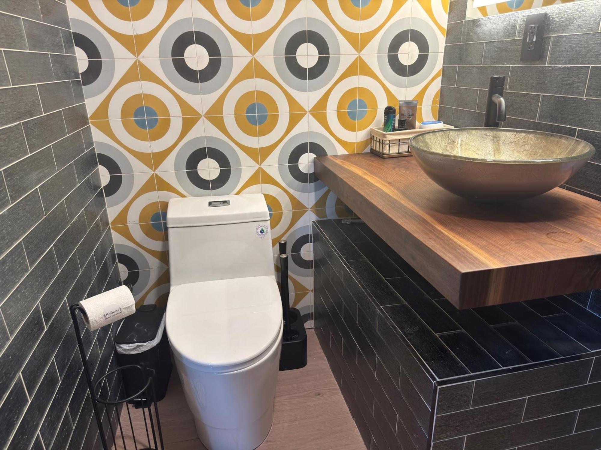 New! Urban Oasis, Chic 3-br 2-ba Corner Unit, Steps Away From Nyc! Apartment
