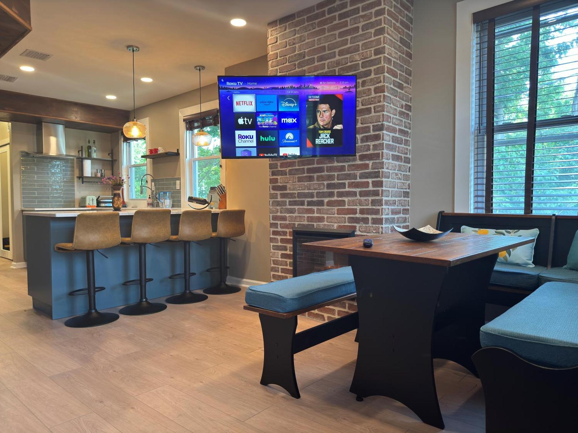 New! Urban Oasis, Chic 3-br 2-ba Corner Unit, Steps Away From Nyc! Apartment *