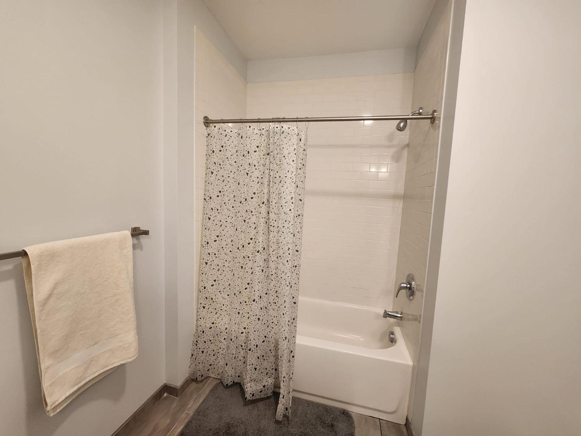 Pristine 2br Apt With Modern Amenities Near Nyc Apartment