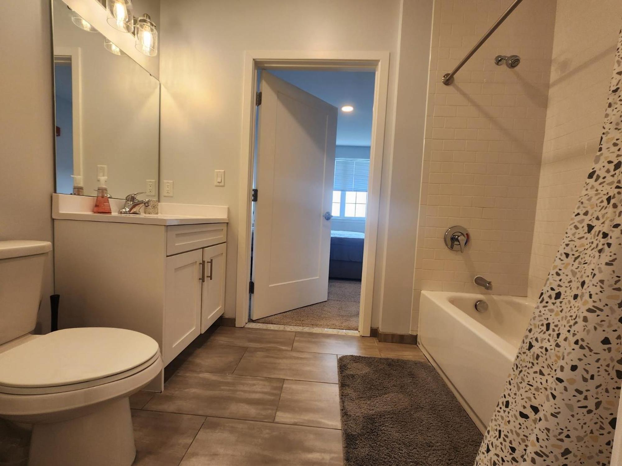 Apartment Pristine 2br Apt With Modern Amenities Near Nyc *