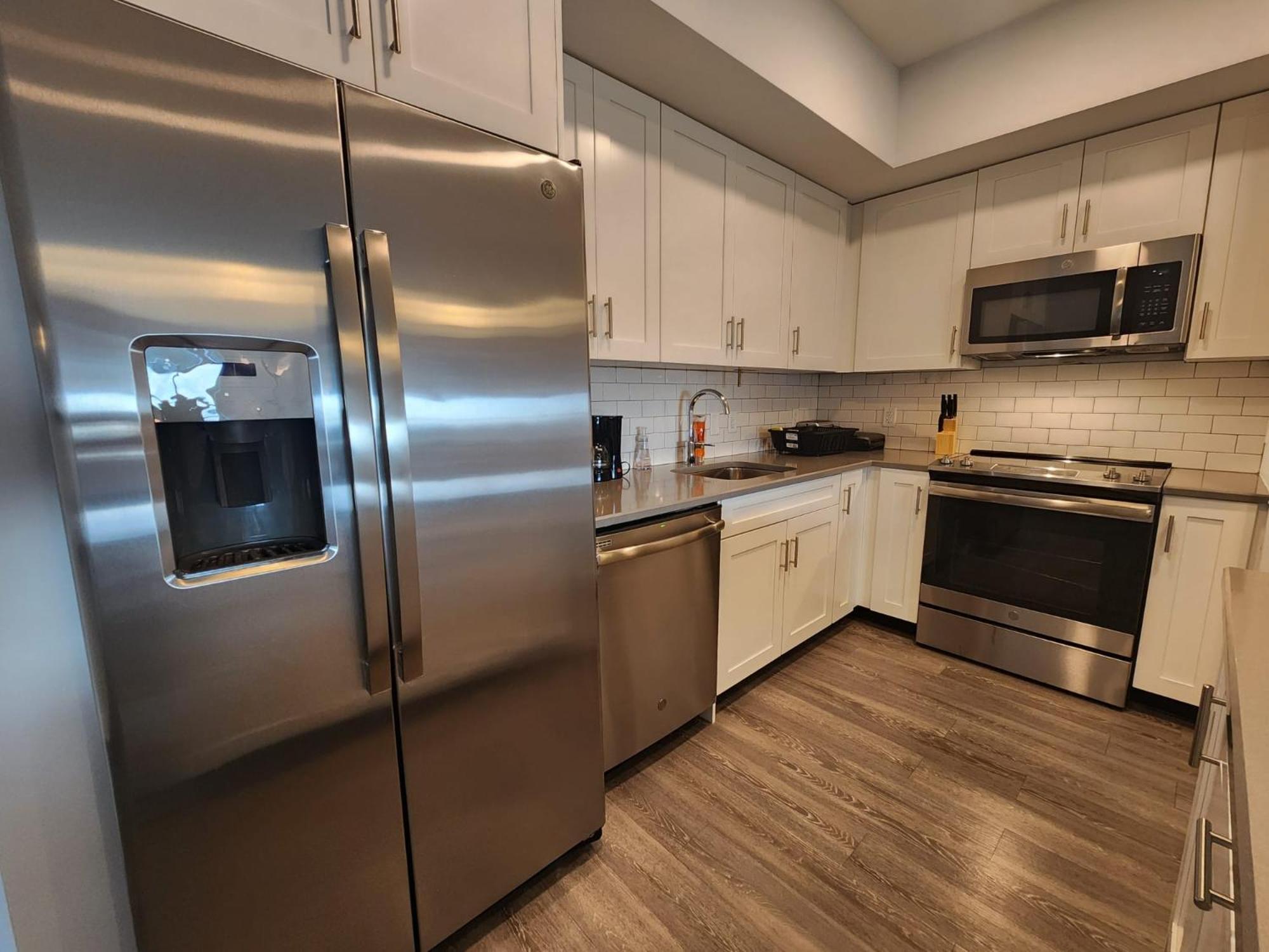 Pristine 2br Apt With Modern Amenities Near Nyc *
