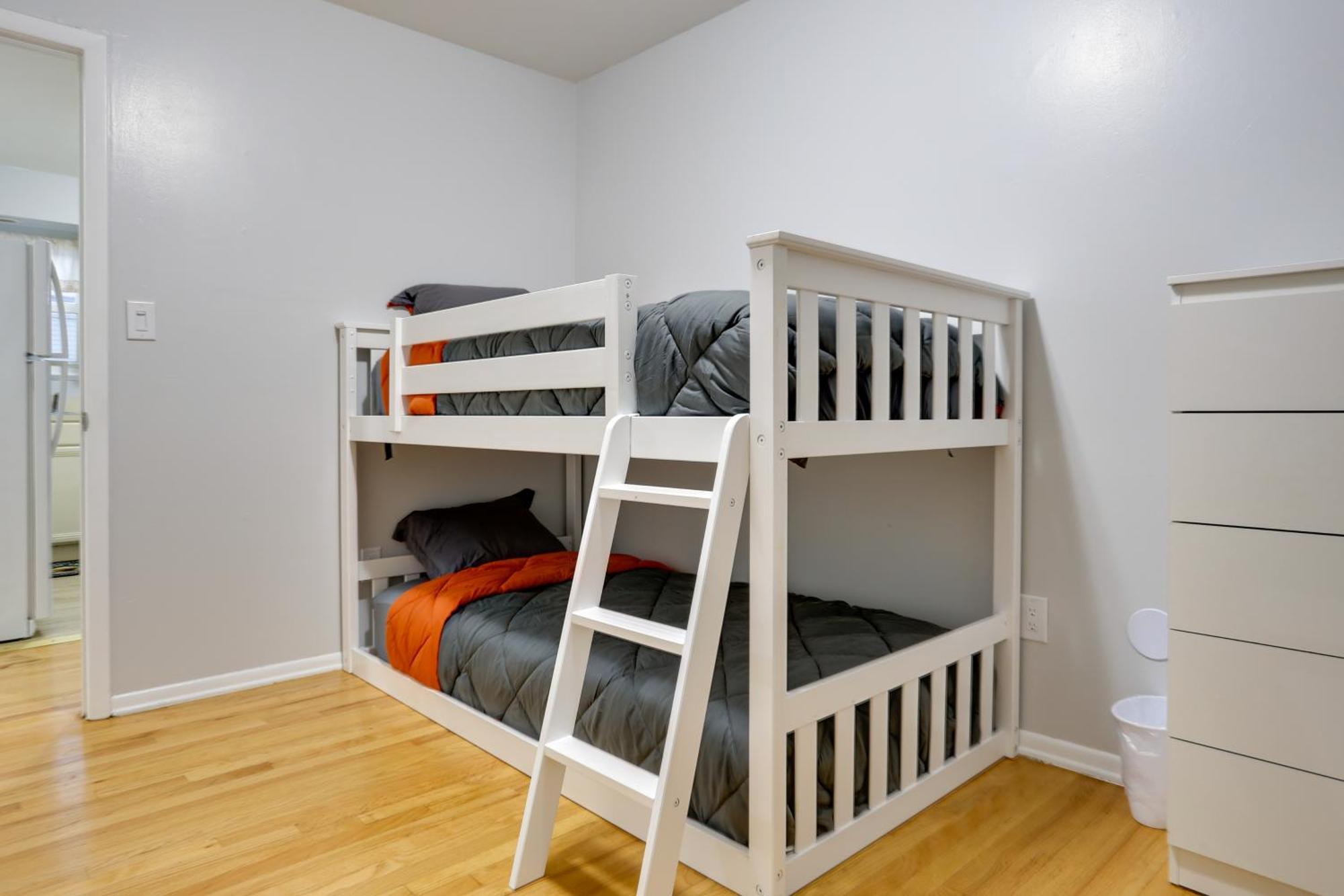 Ideally Located Home, 8 Mi To Nyc Jersey City