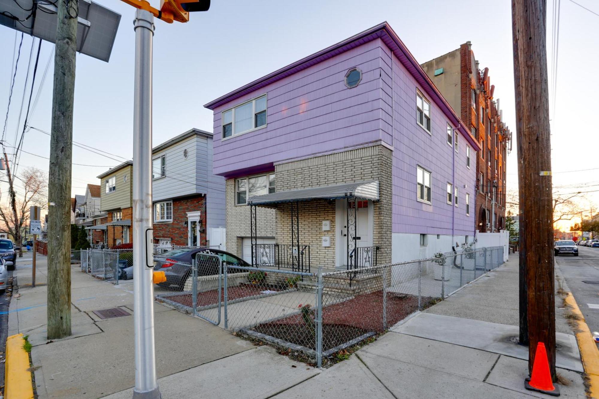 Ideally Located Home, 8 Mi To Nyc