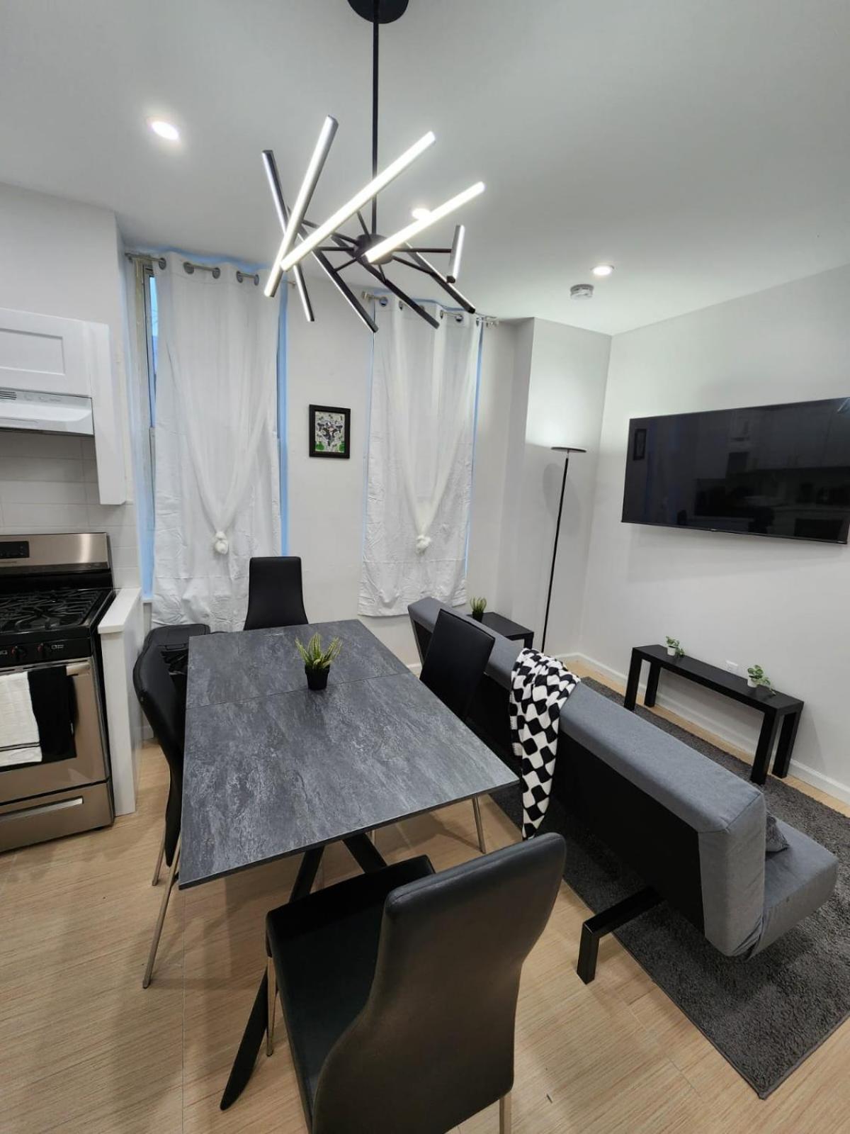 Accessible And Spacious 2br-apt Mins Nyc Apartment *