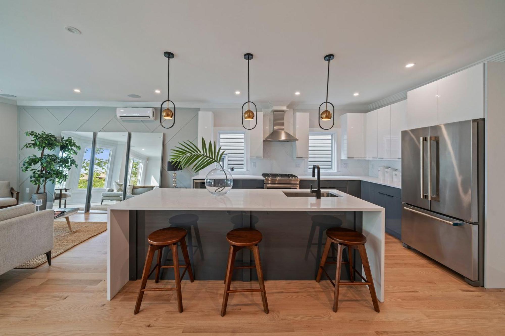 Huge 2000 Sqft Luxury & Stylish Minutes To New York Villa