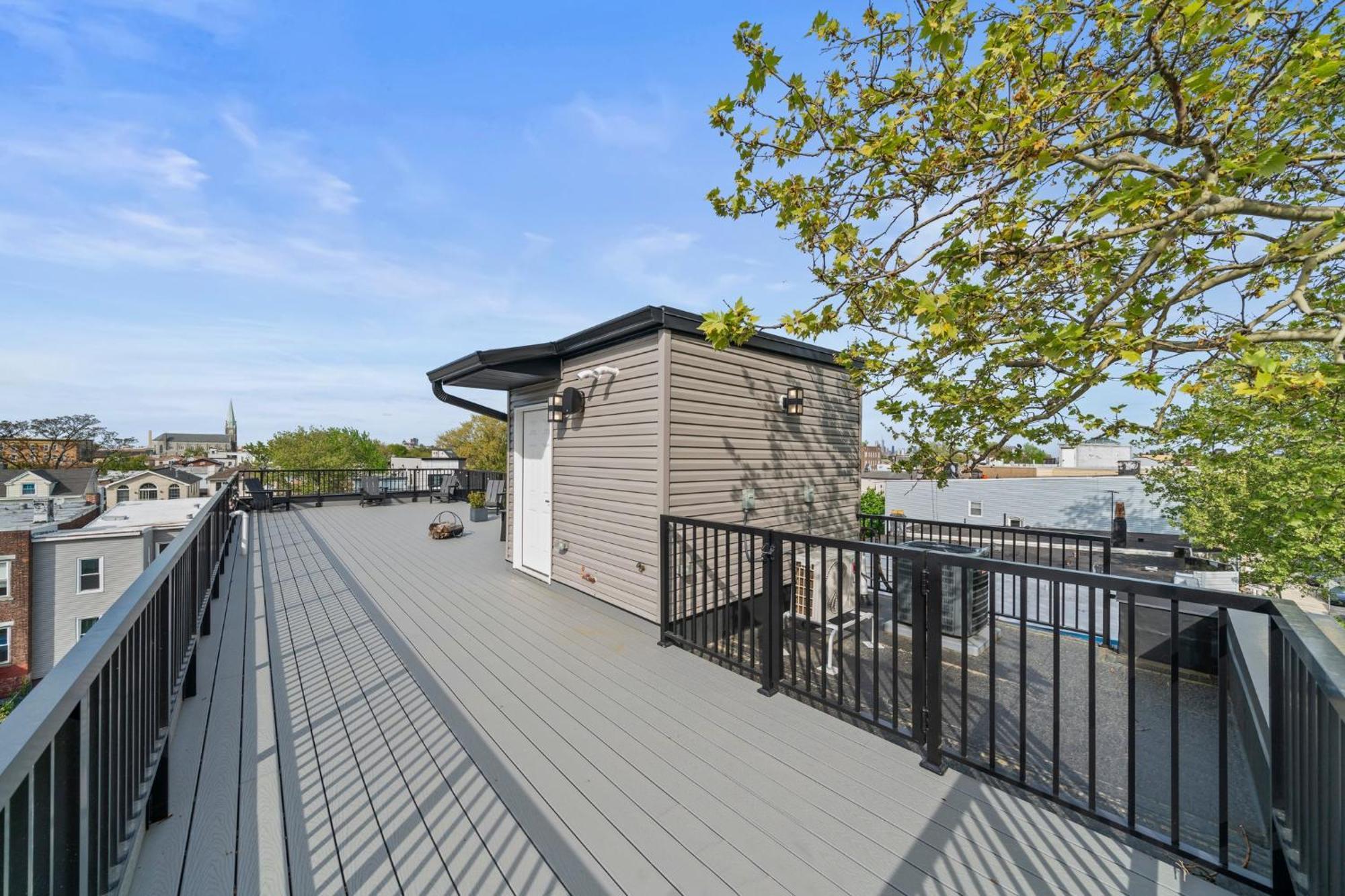 Huge 2000 Sqft Luxury & Stylish Minutes To New York Villa *