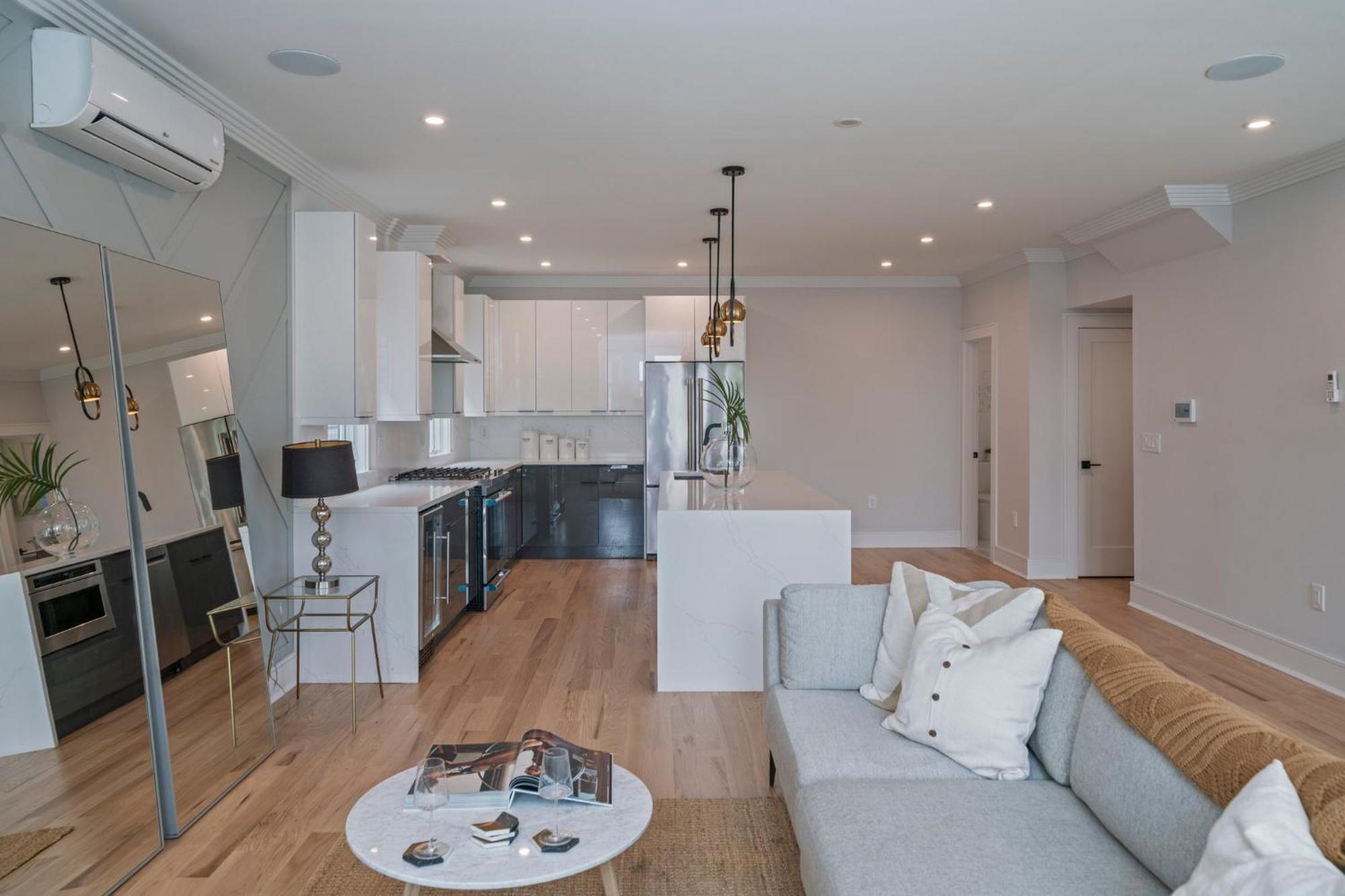 Huge 2000 Sqft Luxury & Stylish Minutes To New York Villa *