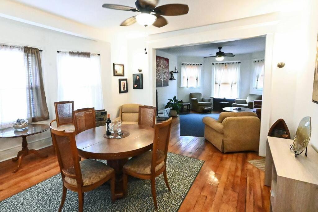 Urban Oasis With Sauna And King Bed With Free Parking Plus More *