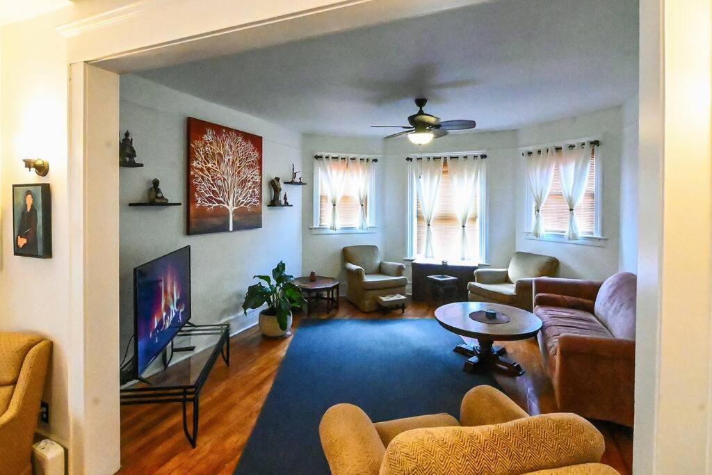 Apartment Urban Oasis With Sauna And King Bed With Free Parking Plus More *