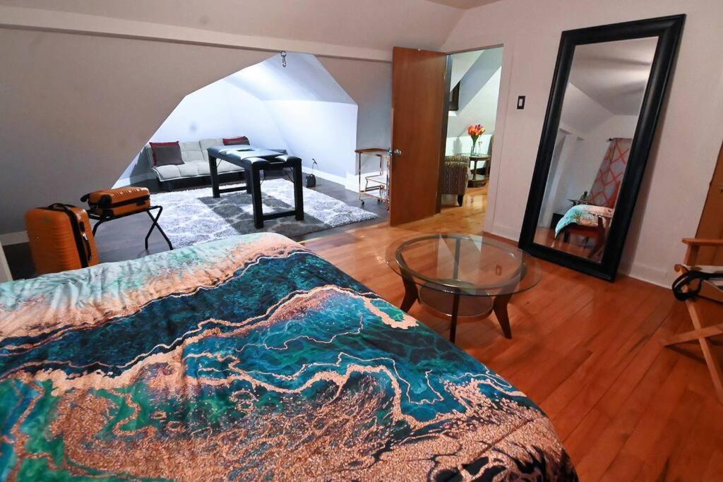 Apartment Urban Oasis With Sauna And King Bed With Free Parking Plus More *