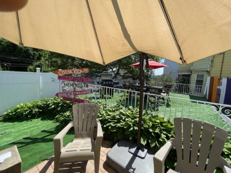 Urban Oasis With Sauna And King Bed With Free Parking Plus More