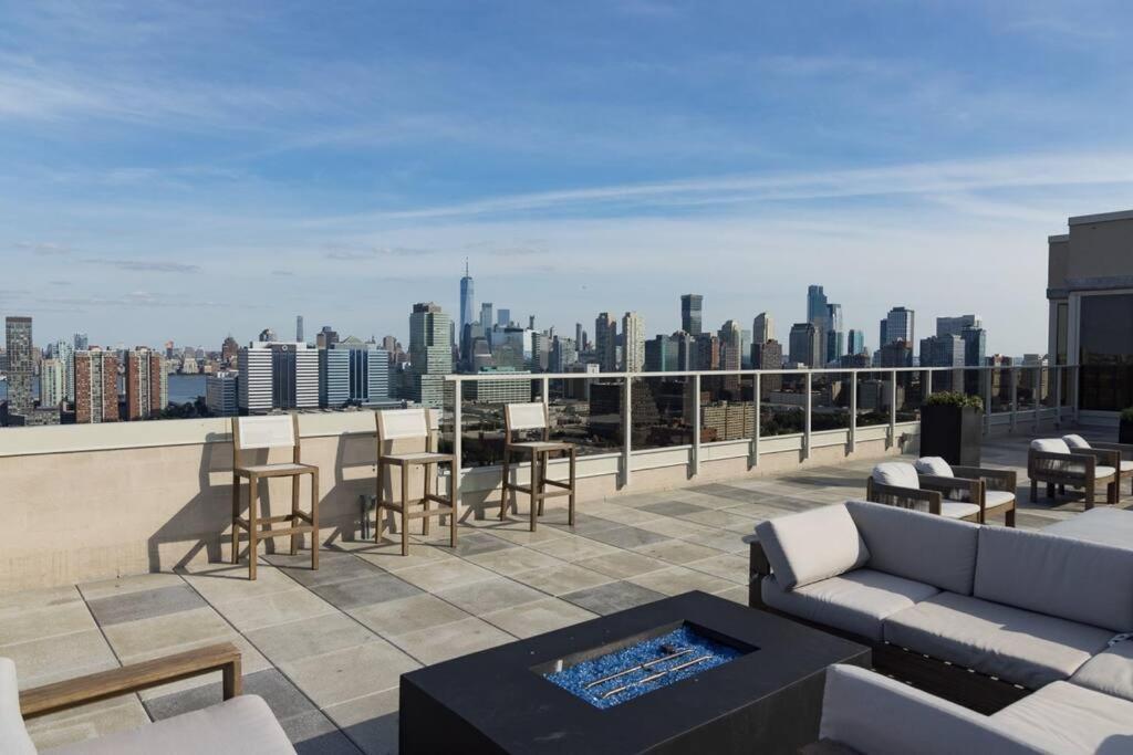 Modern Loft 15 Min From Nyc With View & Pool Apartment