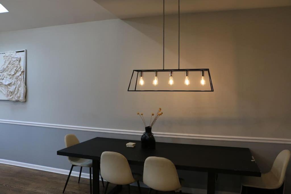 Modern Minimalistic 3 Bdr Townhouse Holiday home
