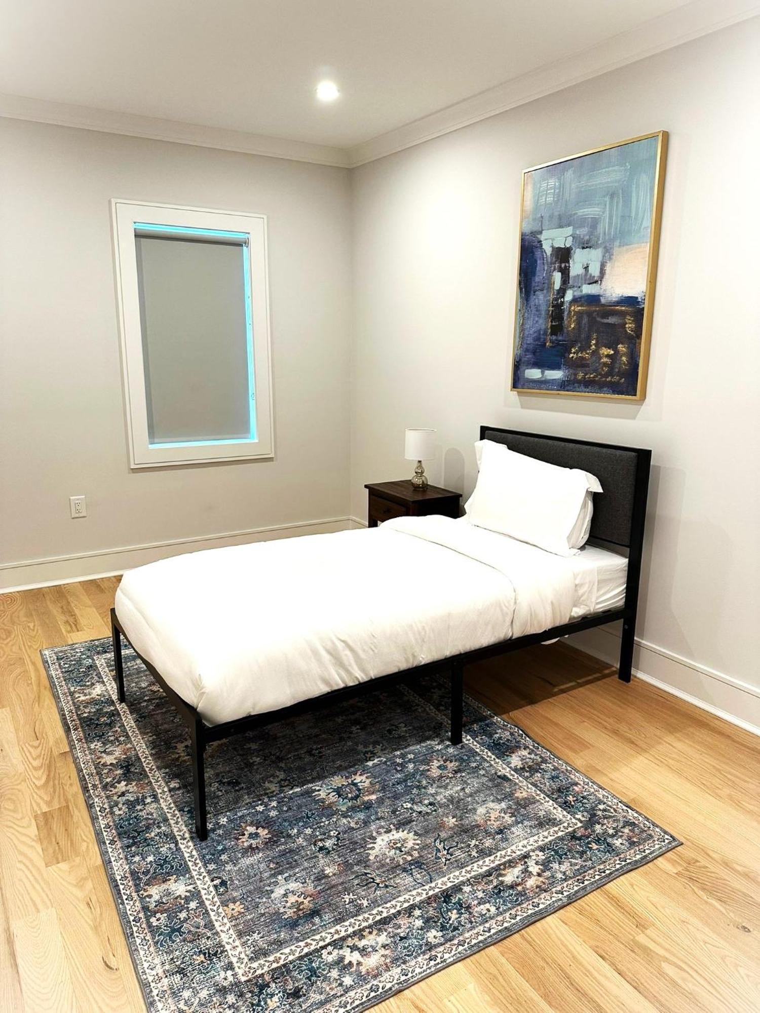 Huge 2000 Sqft Luxury & Stylish Minutes To New York