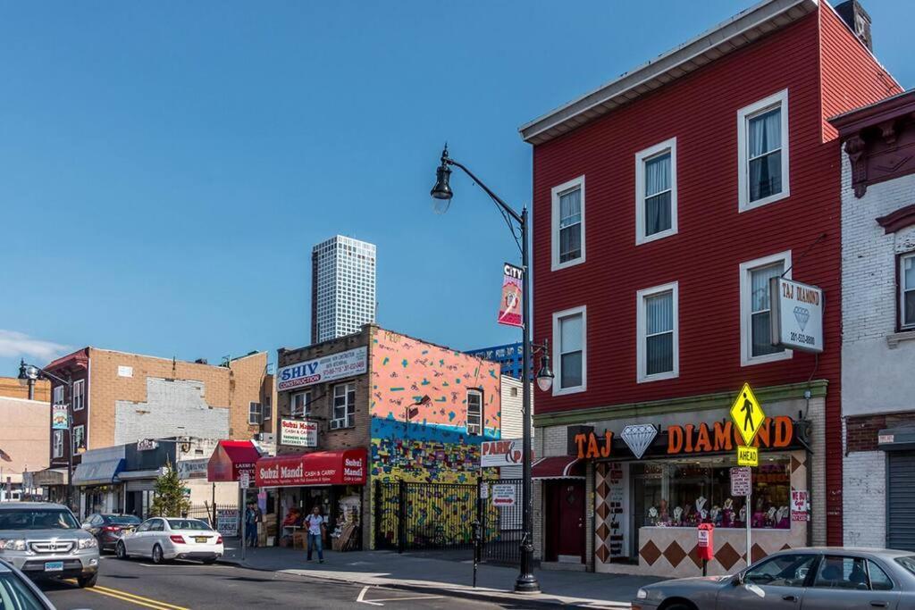Apartment 3-bedrooms Journal Square Near Nyc Jersey City