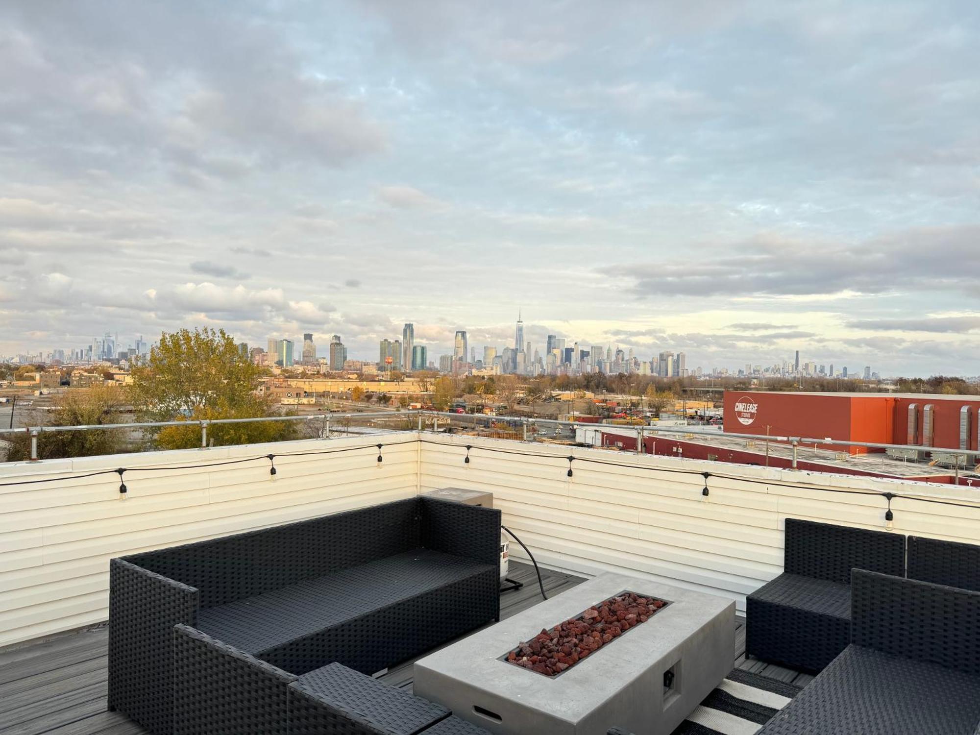 Stunning Nyc Rooftop Views Minutes Away From Nyc 2 Bedroom 2 Bath Jersey City