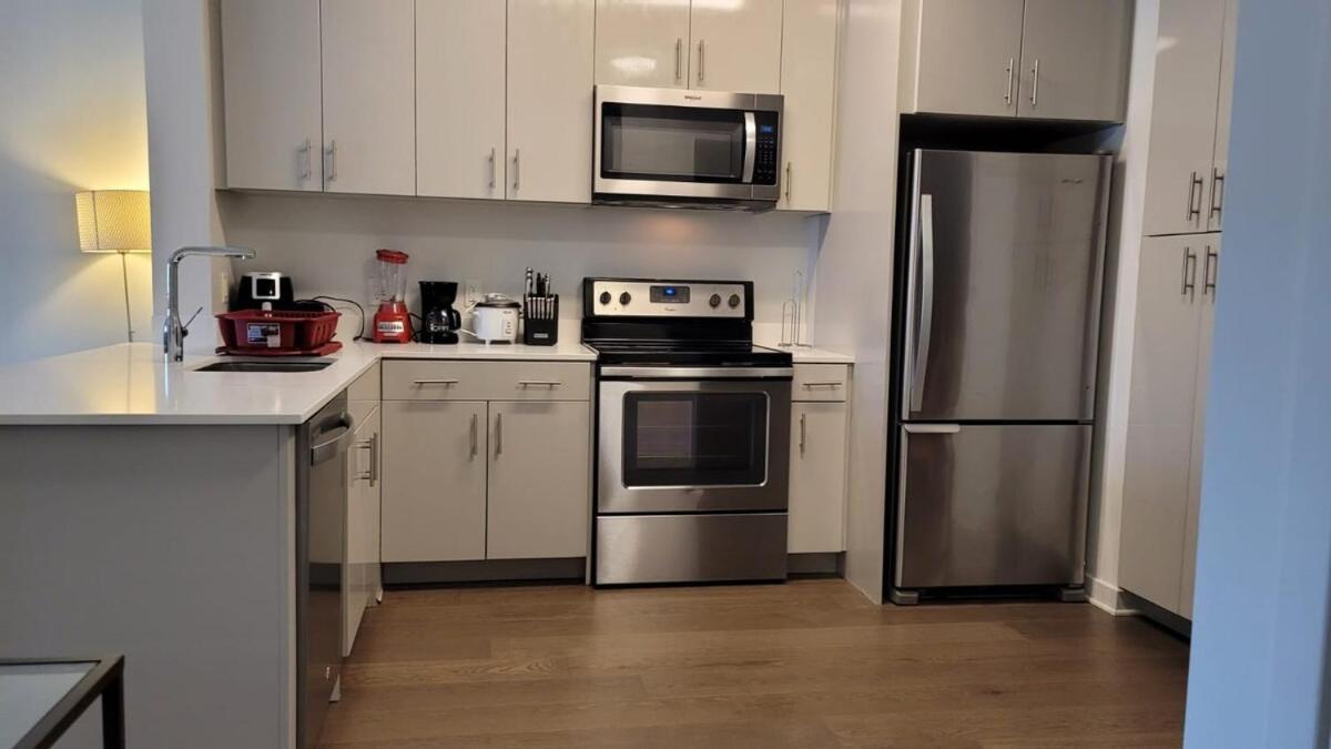 Very Posh 1 Bed -city Views, Walk To Subway And Ferry, 15 Minutes To Manhattan, Min 30 Days * Jersey City