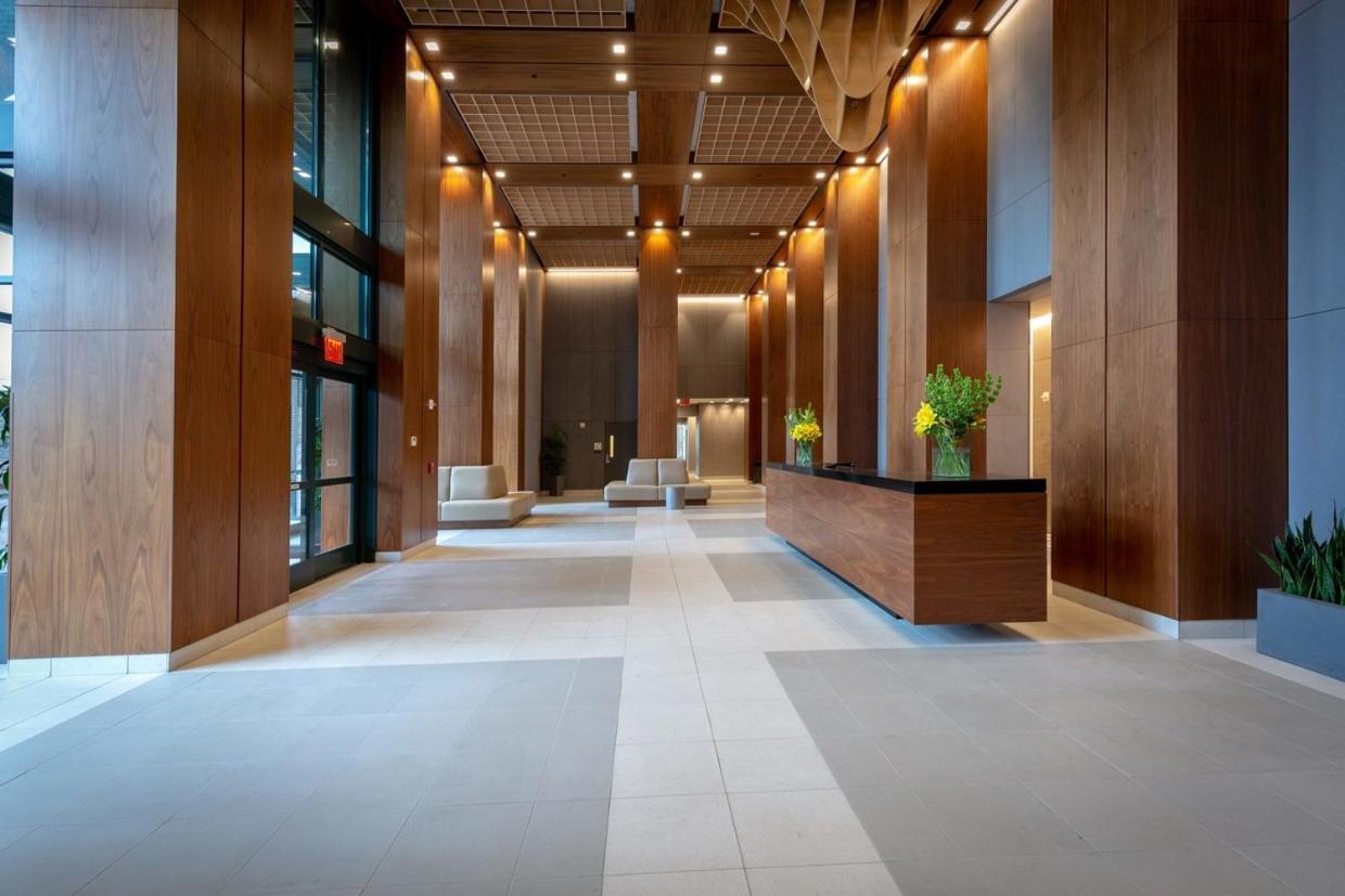Very Posh 1 Bed -city Views, Walk To Subway And Ferry, 15 Minutes To Manhattan, Min 30 Days