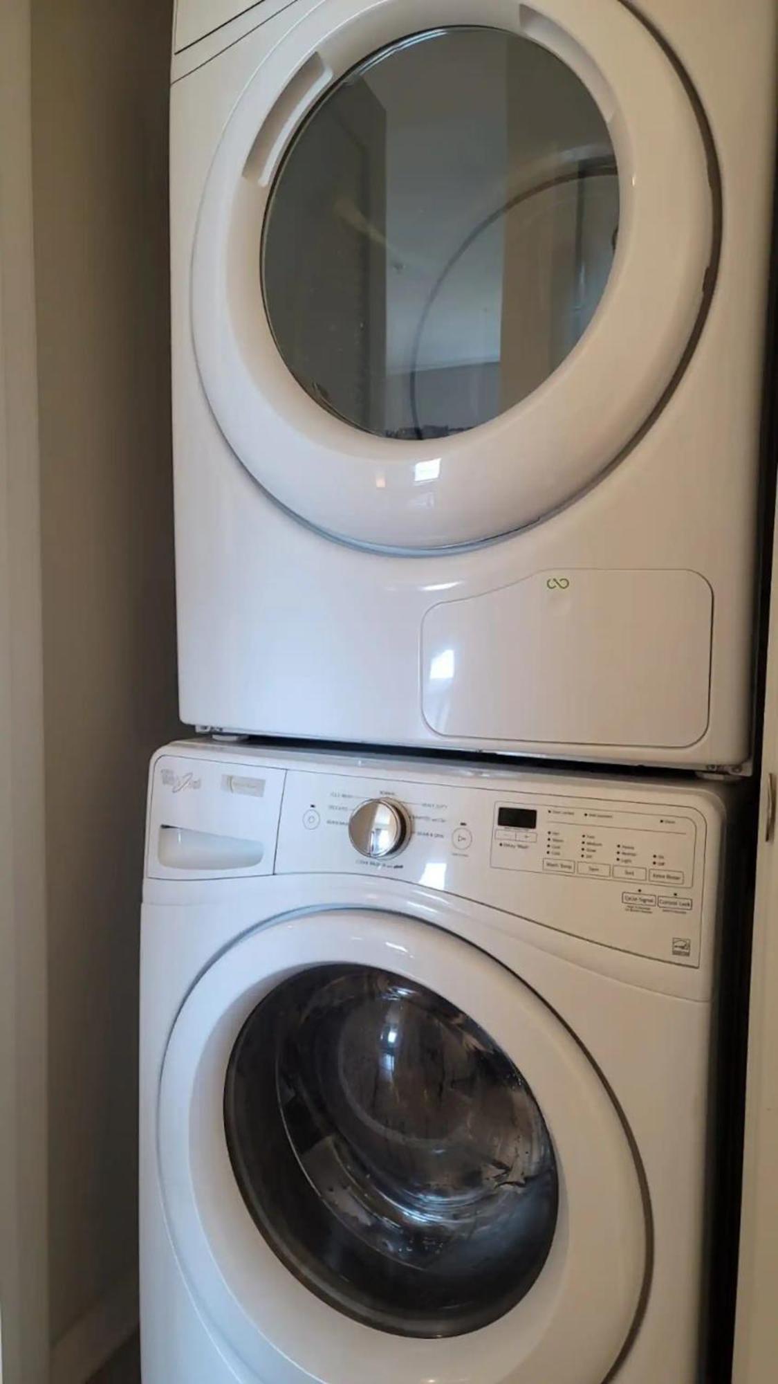 Very Posh 1 Bed -city Views, Walk To Subway And Ferry, 15 Minutes To Manhattan, Min 30 Days * Jersey City
