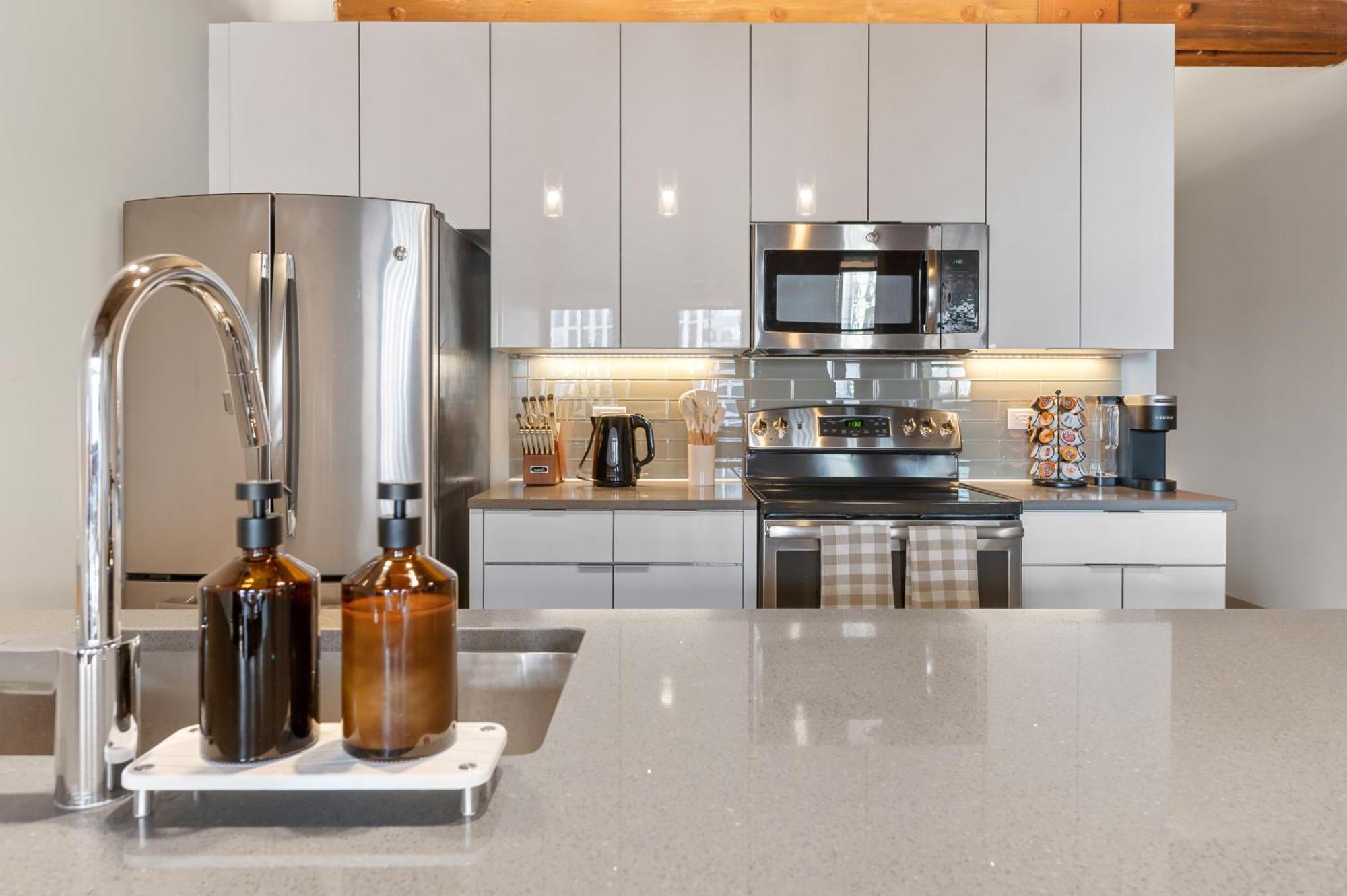 The Aurelia - Luxury Industrial Loft Near Nyc Apartment