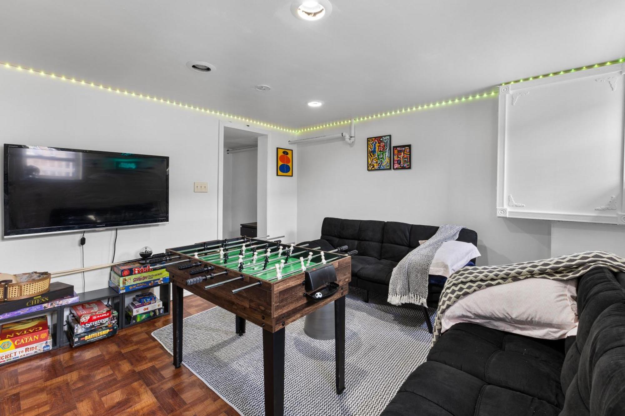 Large Luxury With Game & Backyard Near Nyc With Parking Holiday home Jersey City