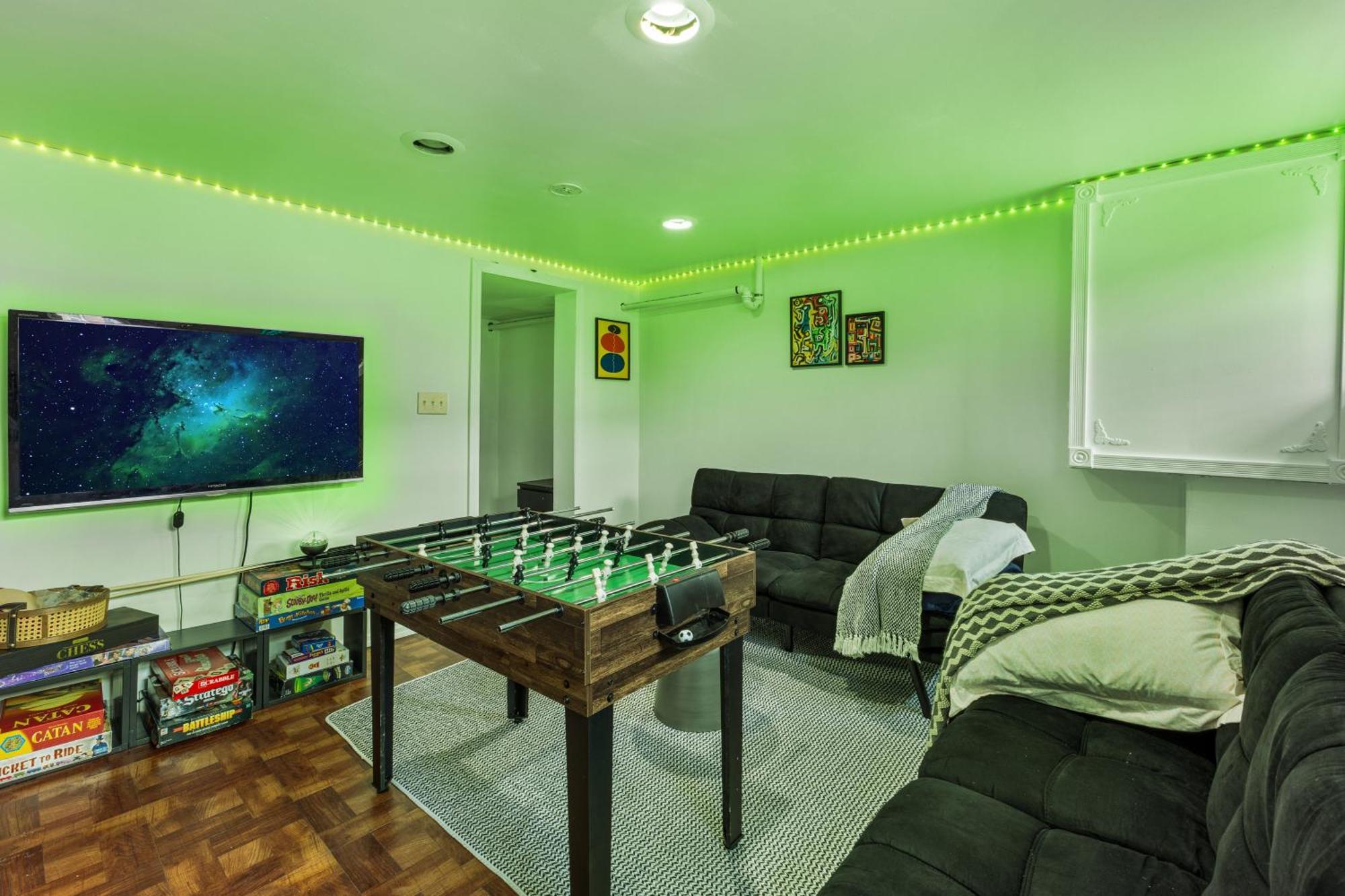 Large Luxury With Game & Backyard Near Nyc With Parking *