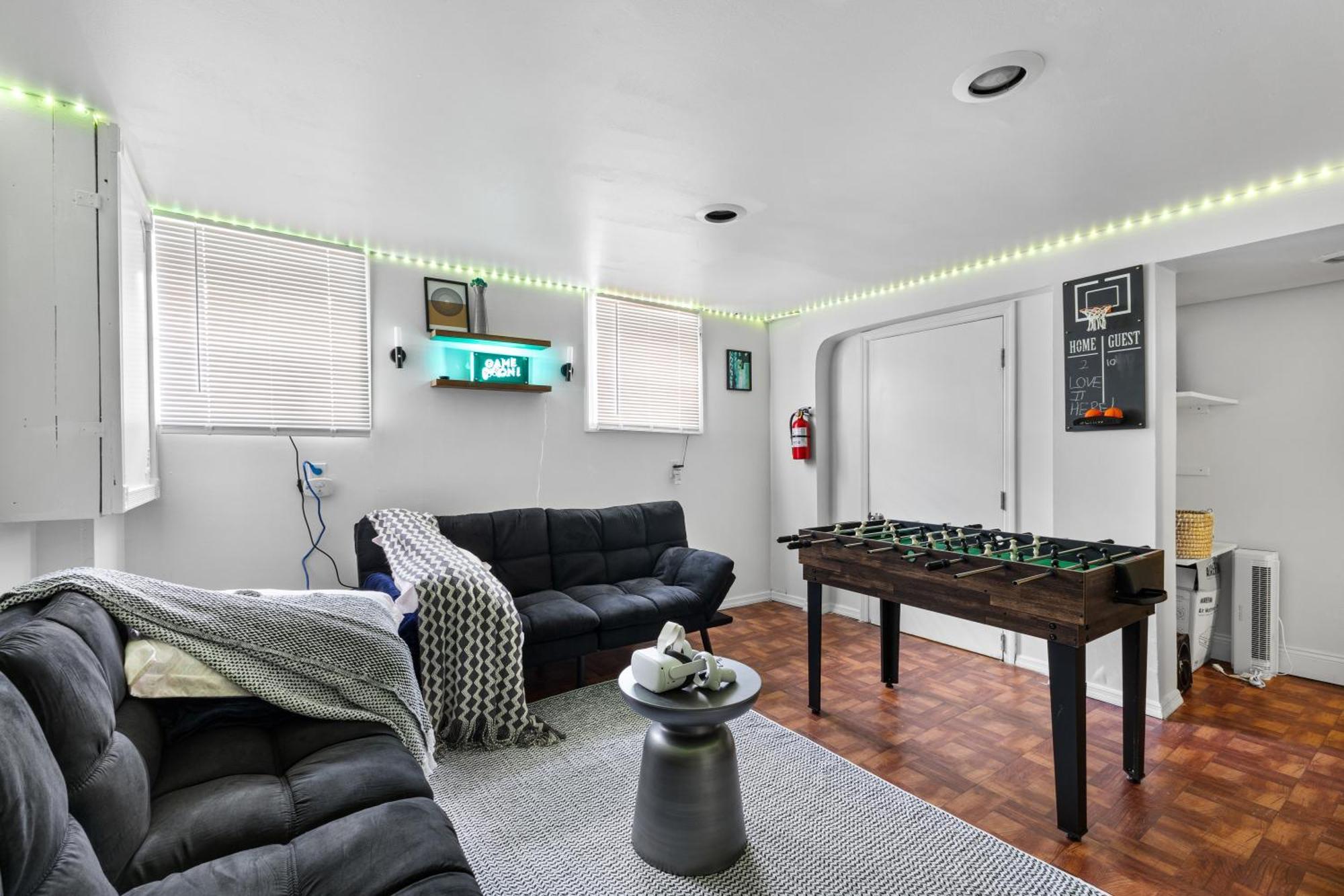 Large Luxury With Game & Backyard Near Nyc With Parking Holiday home