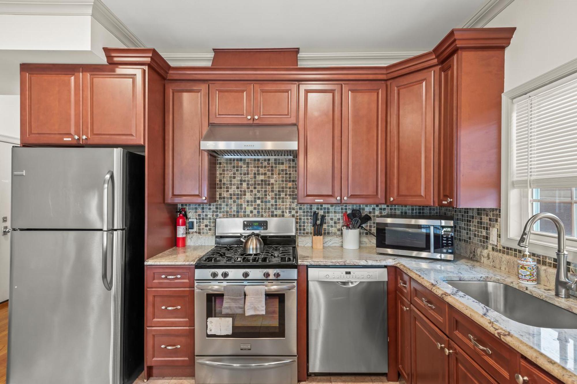 Huge Cozy Jersey Oasis With Double Balcony - 20 Mins To Nyc Jersey City