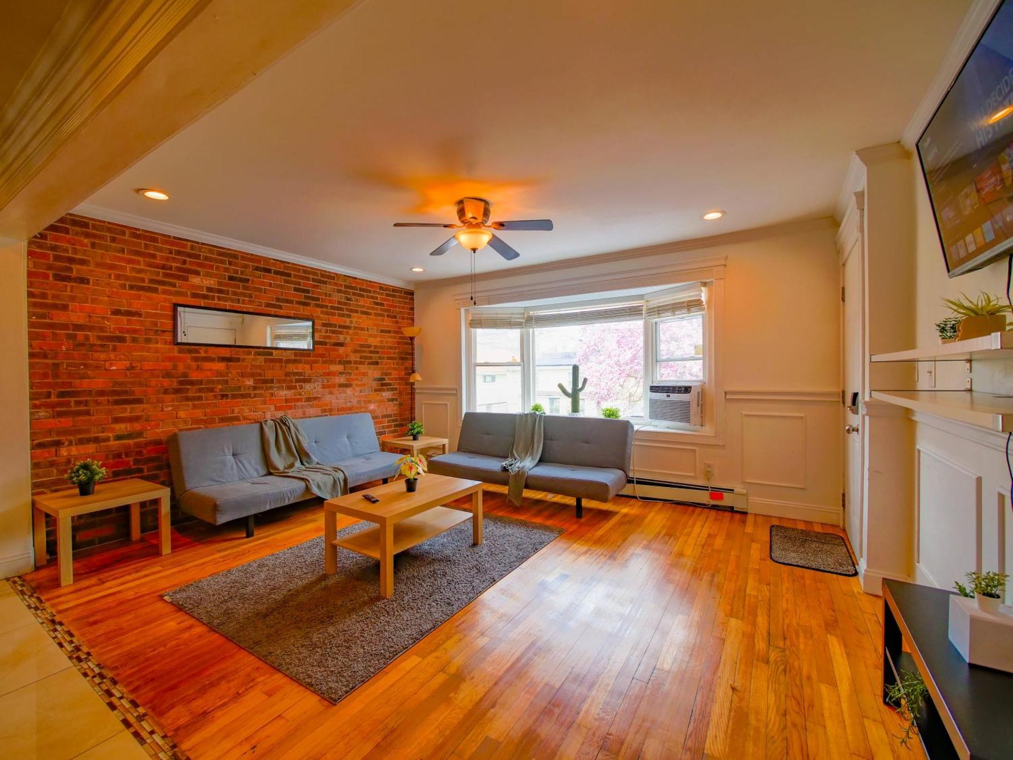 Stylish 3 Bed, Minutes To Nyc! Apartment