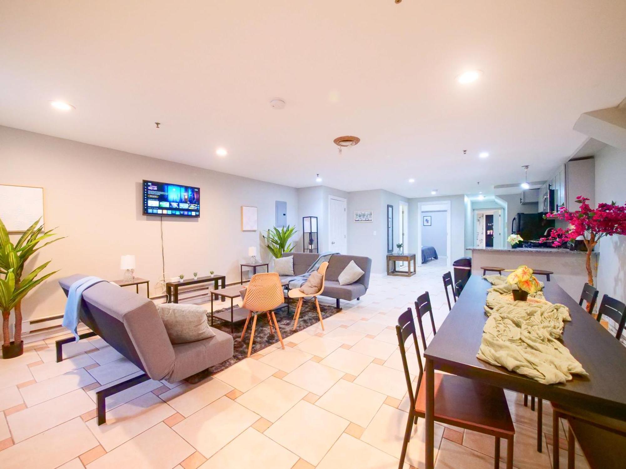 Mins To Nyc Spacious 2 Bedroom Apartment