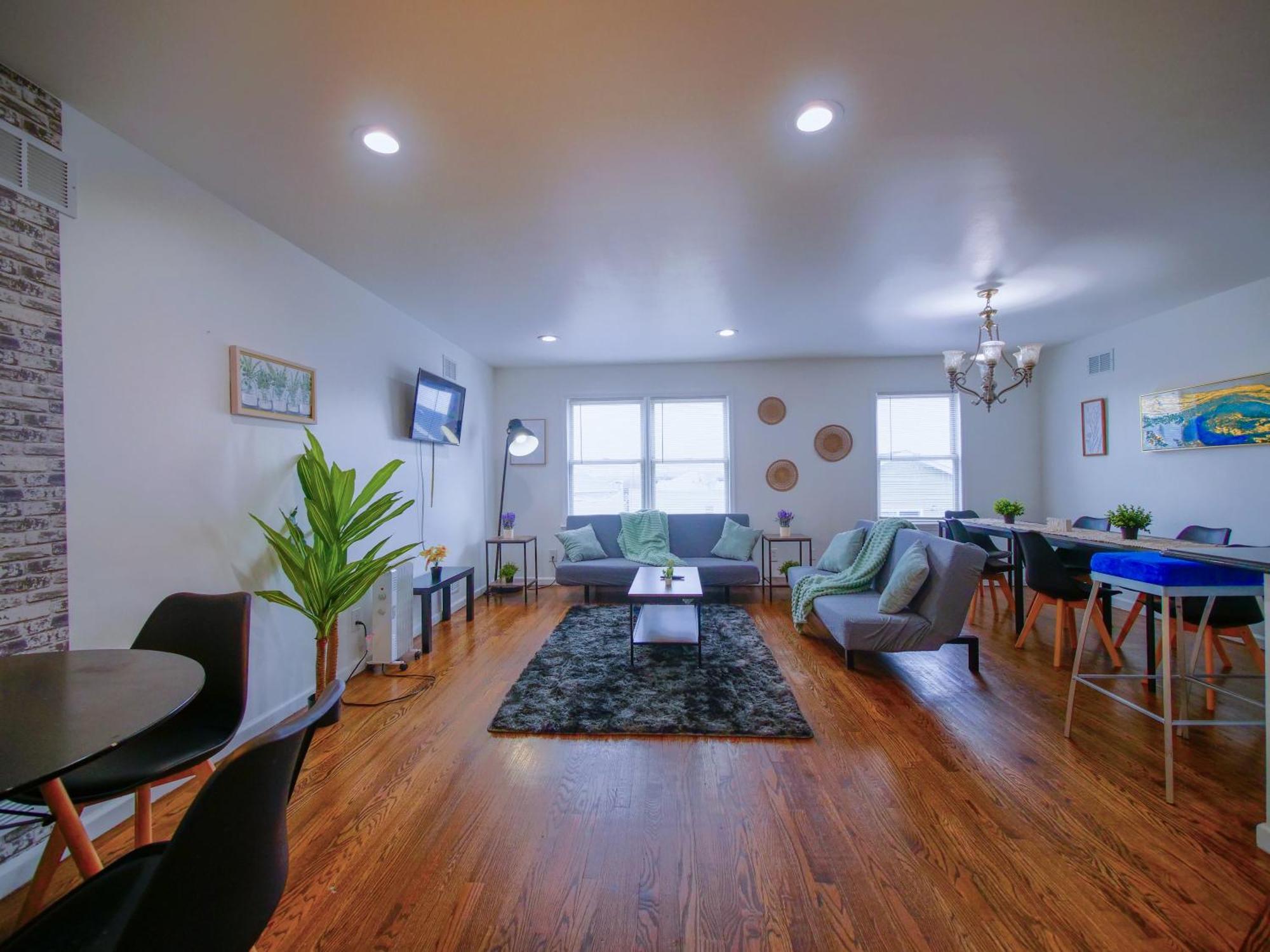 Cozy 3 - Bed Apartment, Minutes From Nyc! Apartment