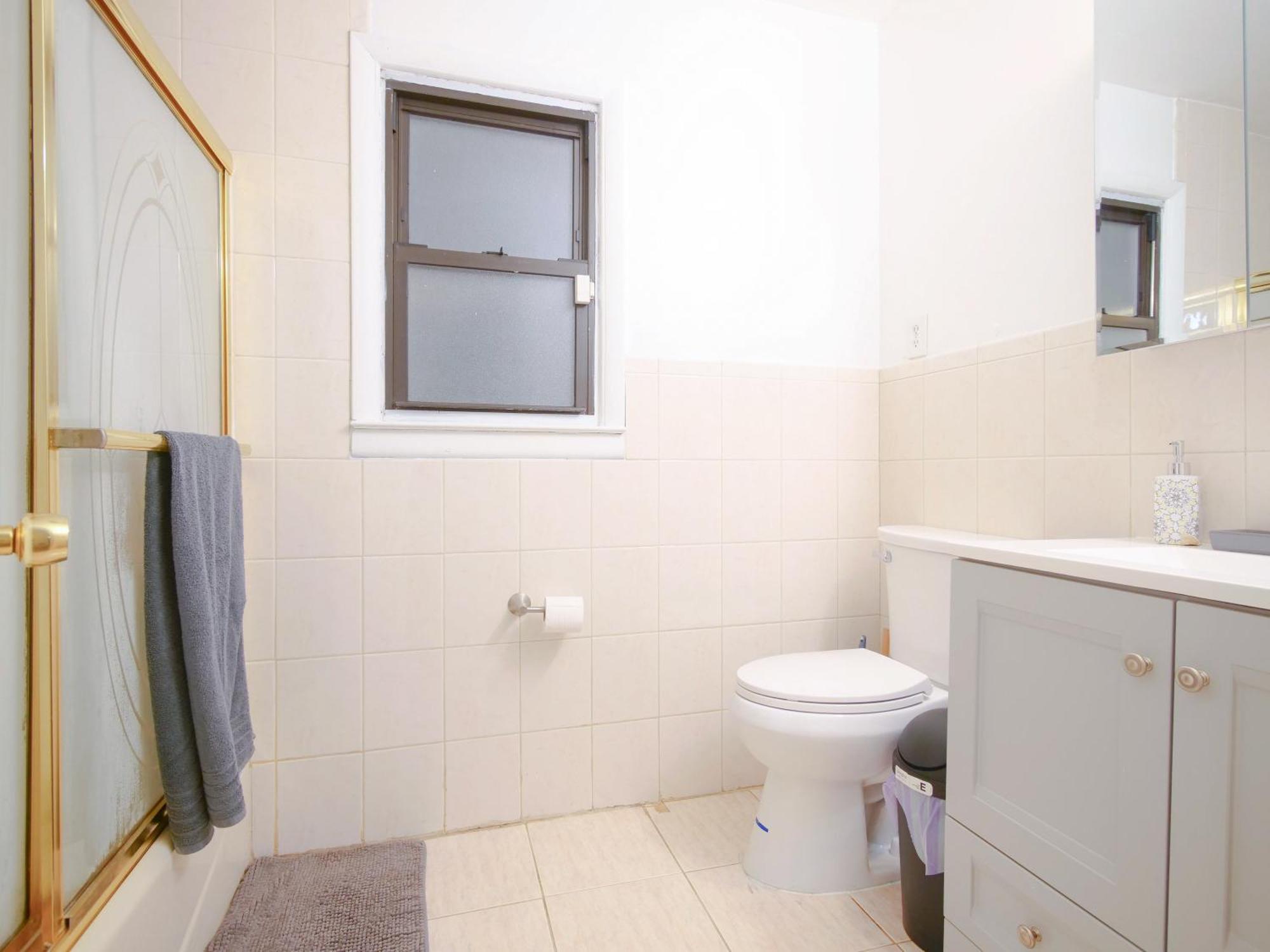 Ample 3br And 1bath Close To Nyc Apartment