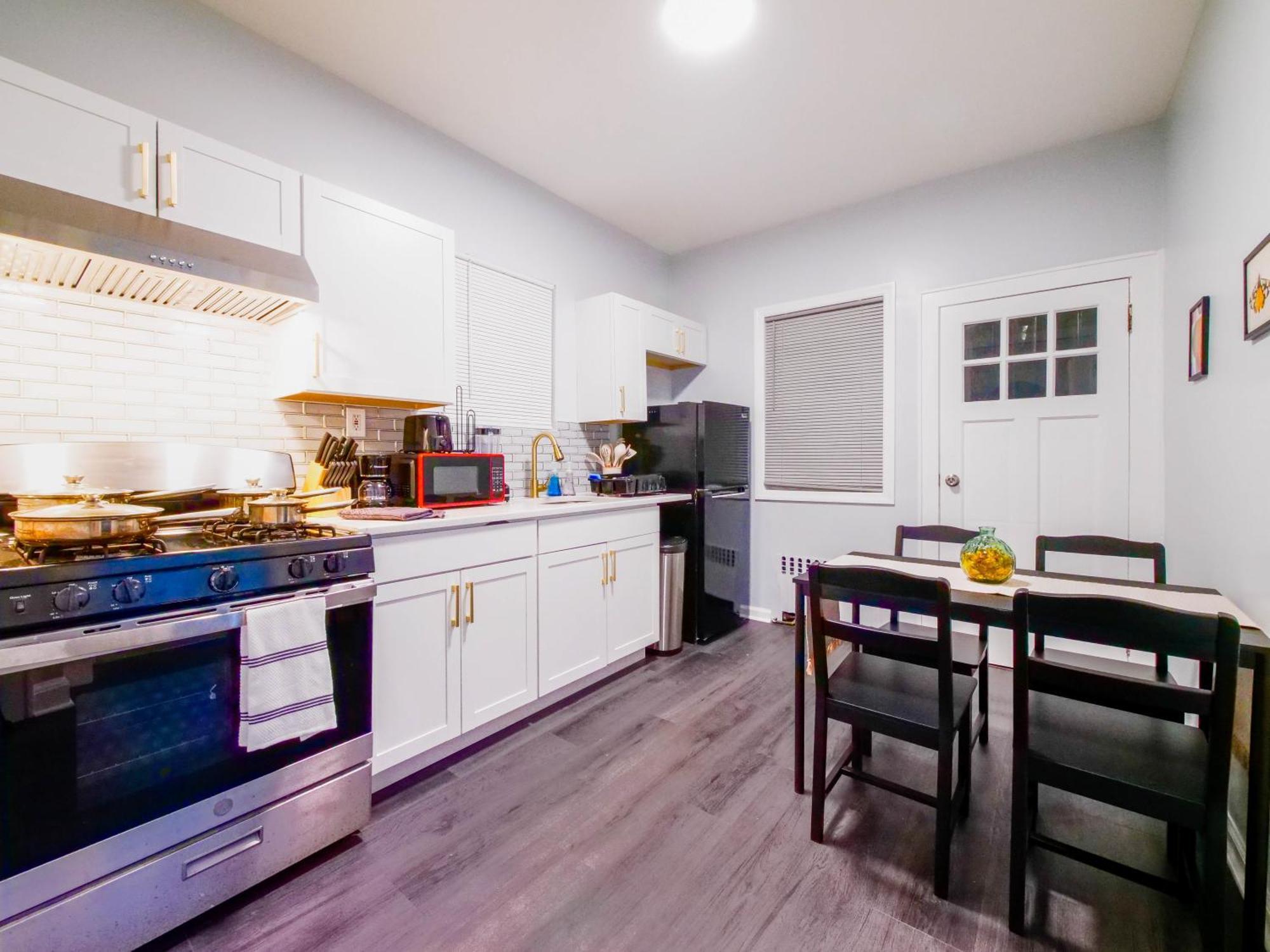 Apartment Vibrant Retreat - Two Bedroom Near Nyc