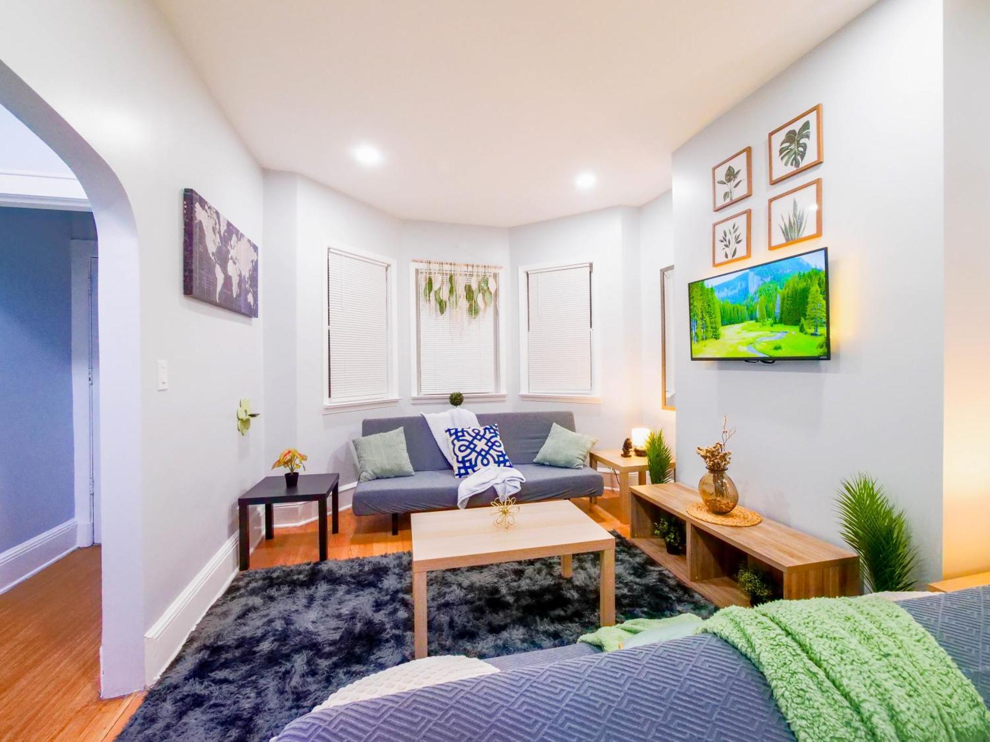 Vibrant Retreat - Two Bedroom Near Nyc Apartment *