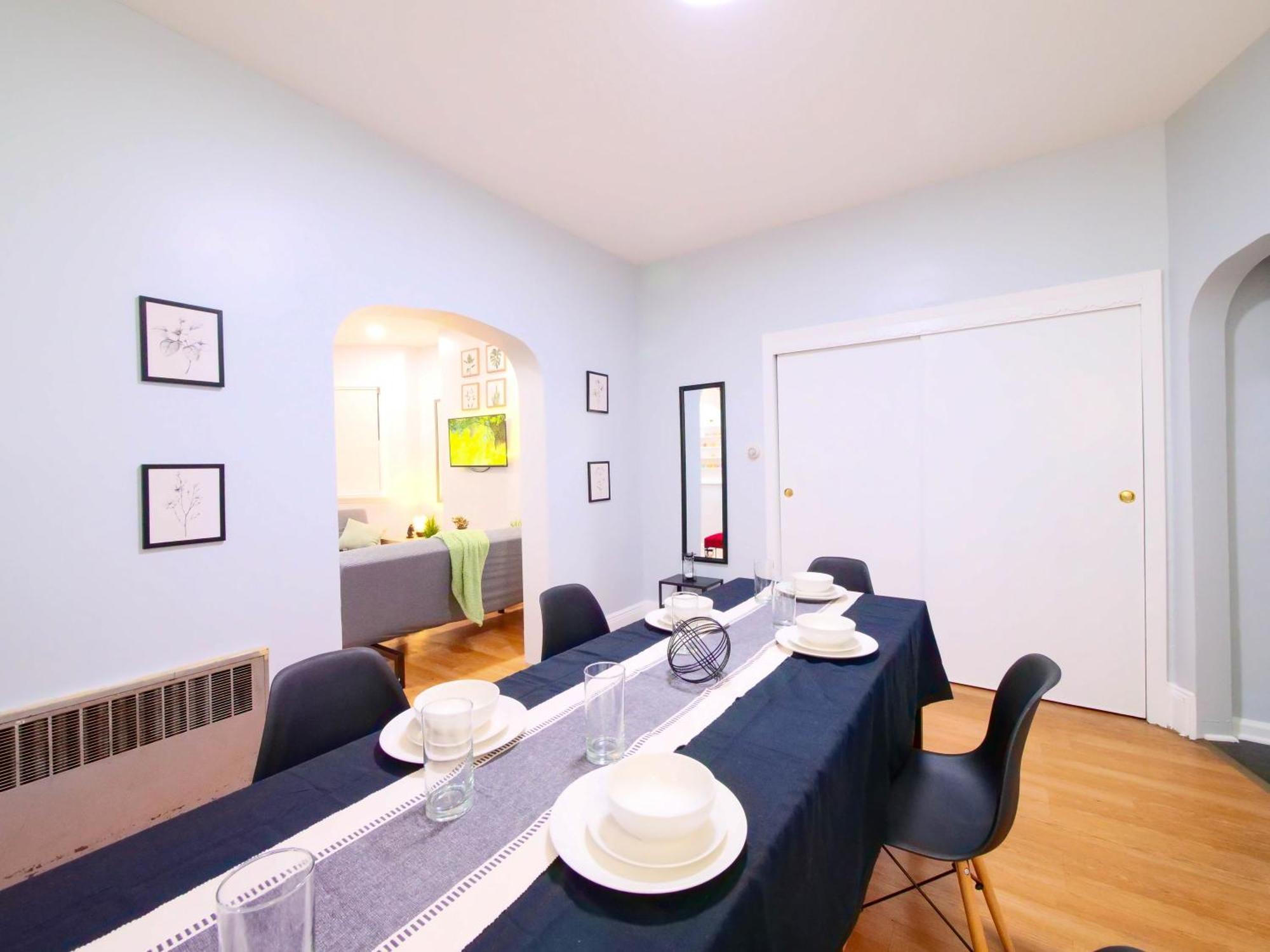 Vibrant Retreat - Two Bedroom Near Nyc Apartment