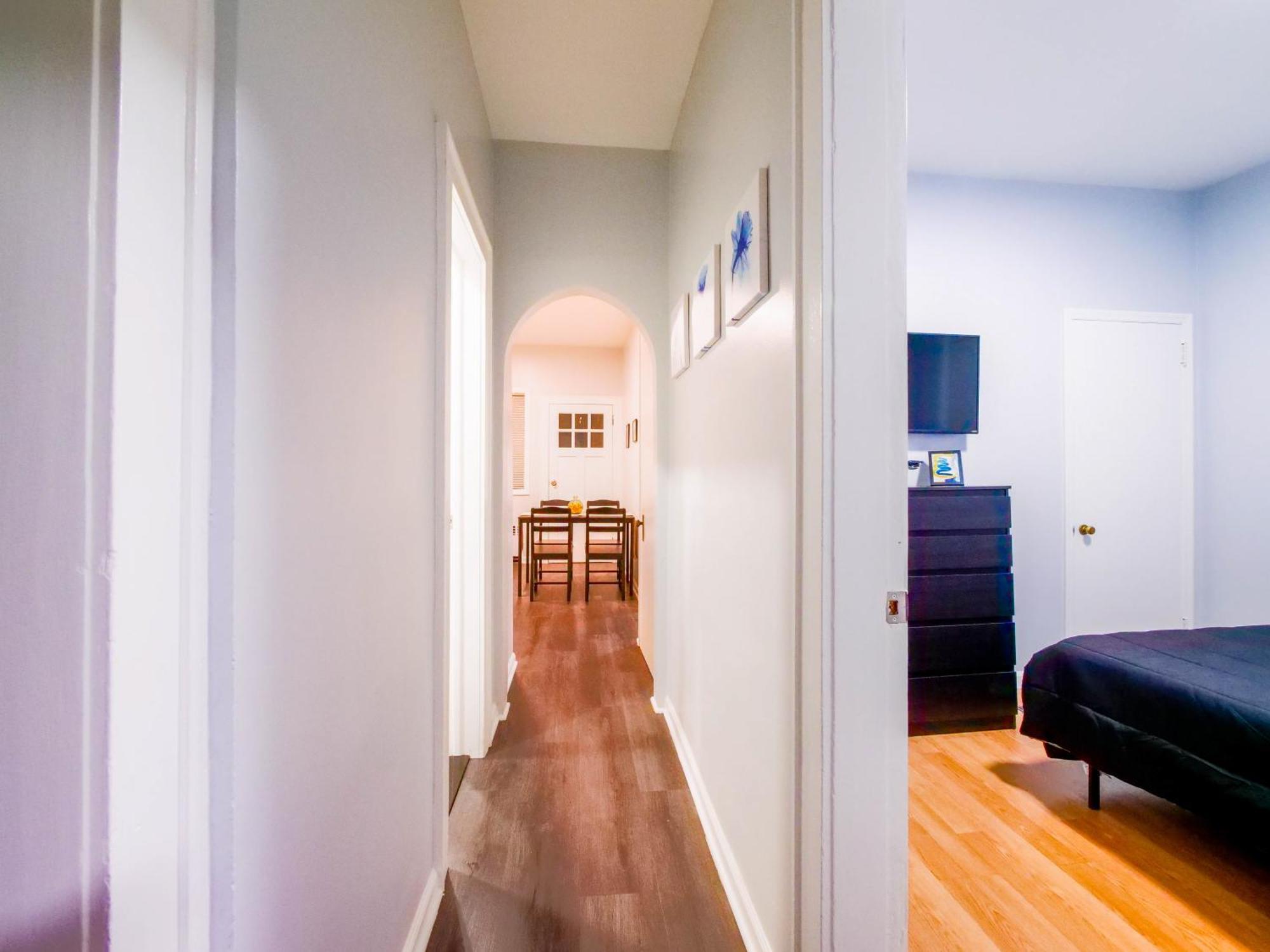 Vibrant Retreat - Two Bedroom Near Nyc Apartment *