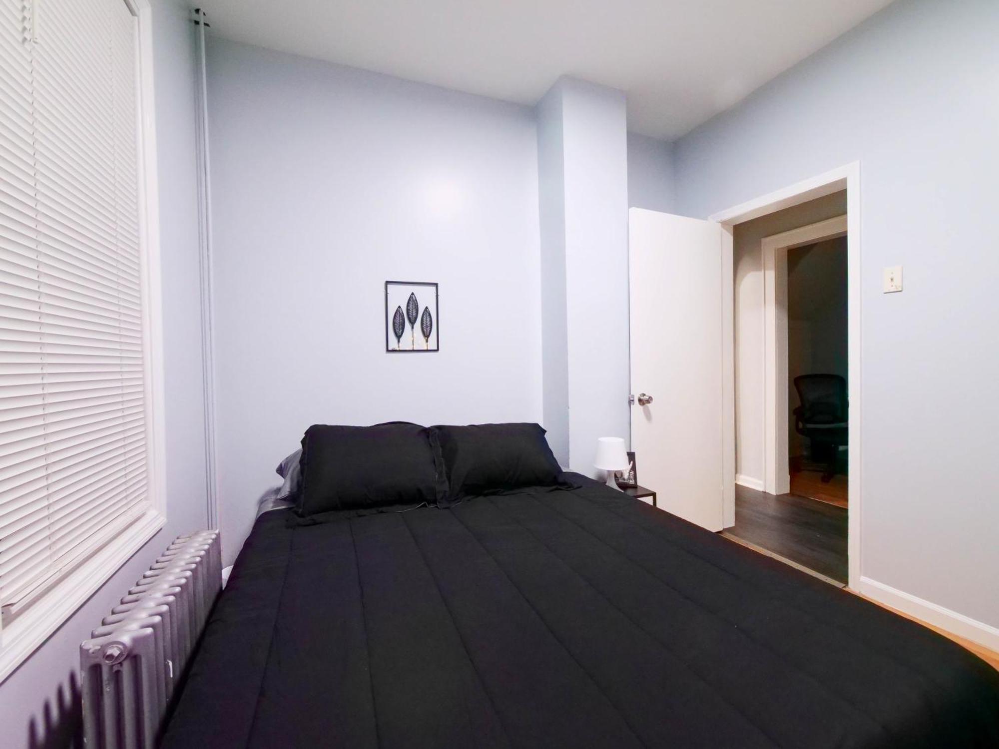 Vibrant Retreat - Two Bedroom Near Nyc Apartment