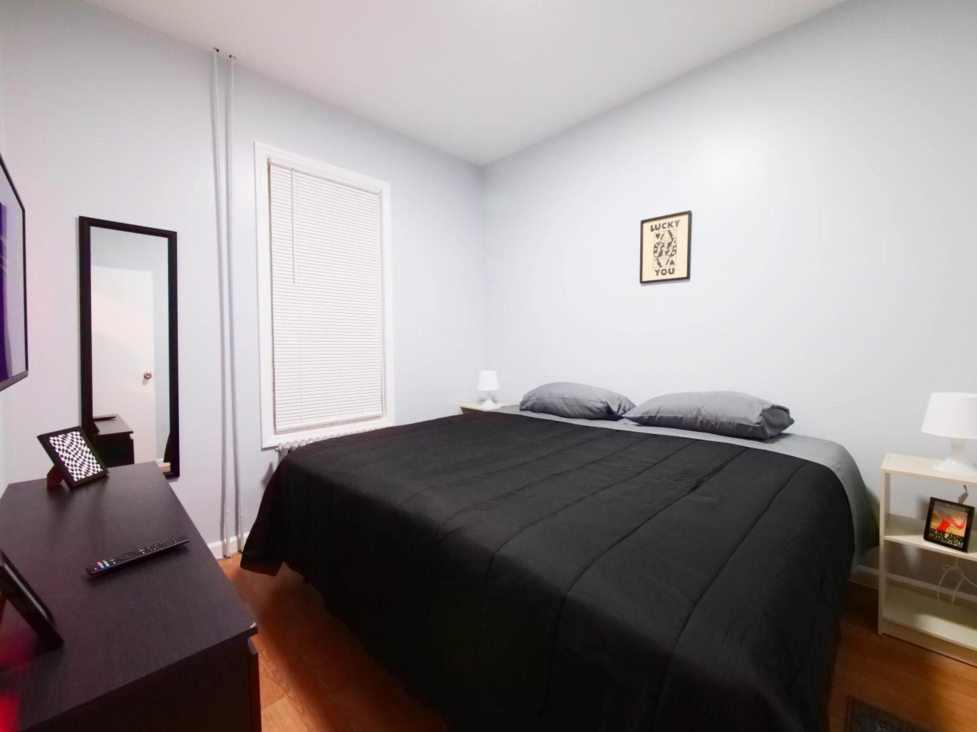 Vibrant Retreat - Two Bedroom Near Nyc Apartment *