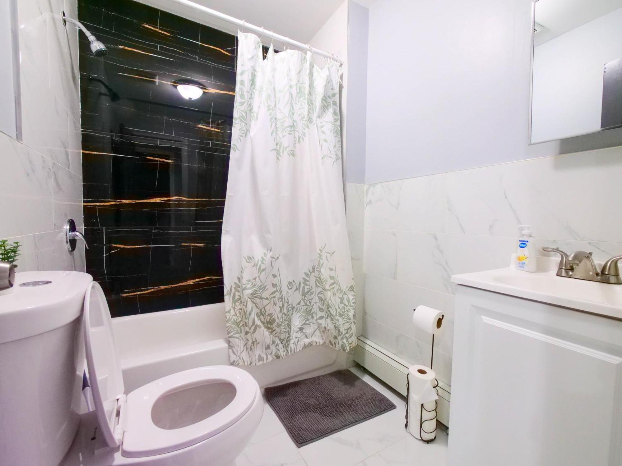 Cozy & Simple 2-bedroom Unit Minutes To Nyc Apartment *
