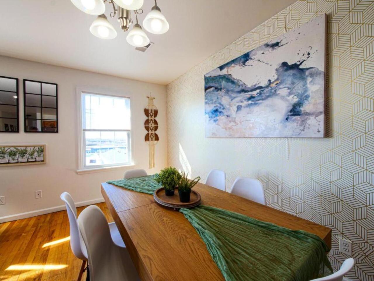 Apartment Cozy 3 - Bed Apartment, Minutes From Nyc!