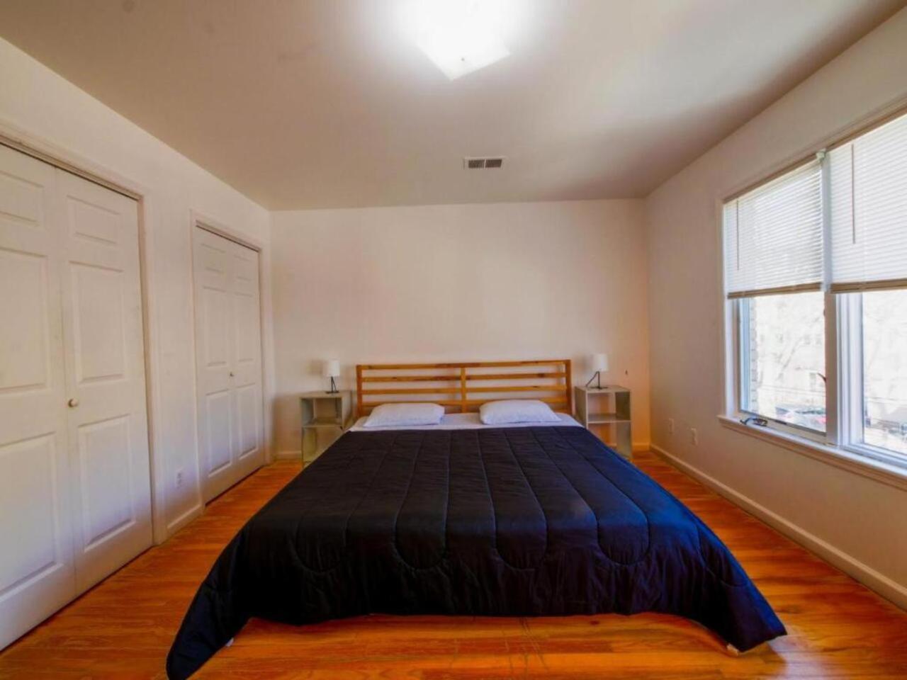 Apartment Cozy 3 - Bed Apartment, Minutes From Nyc!